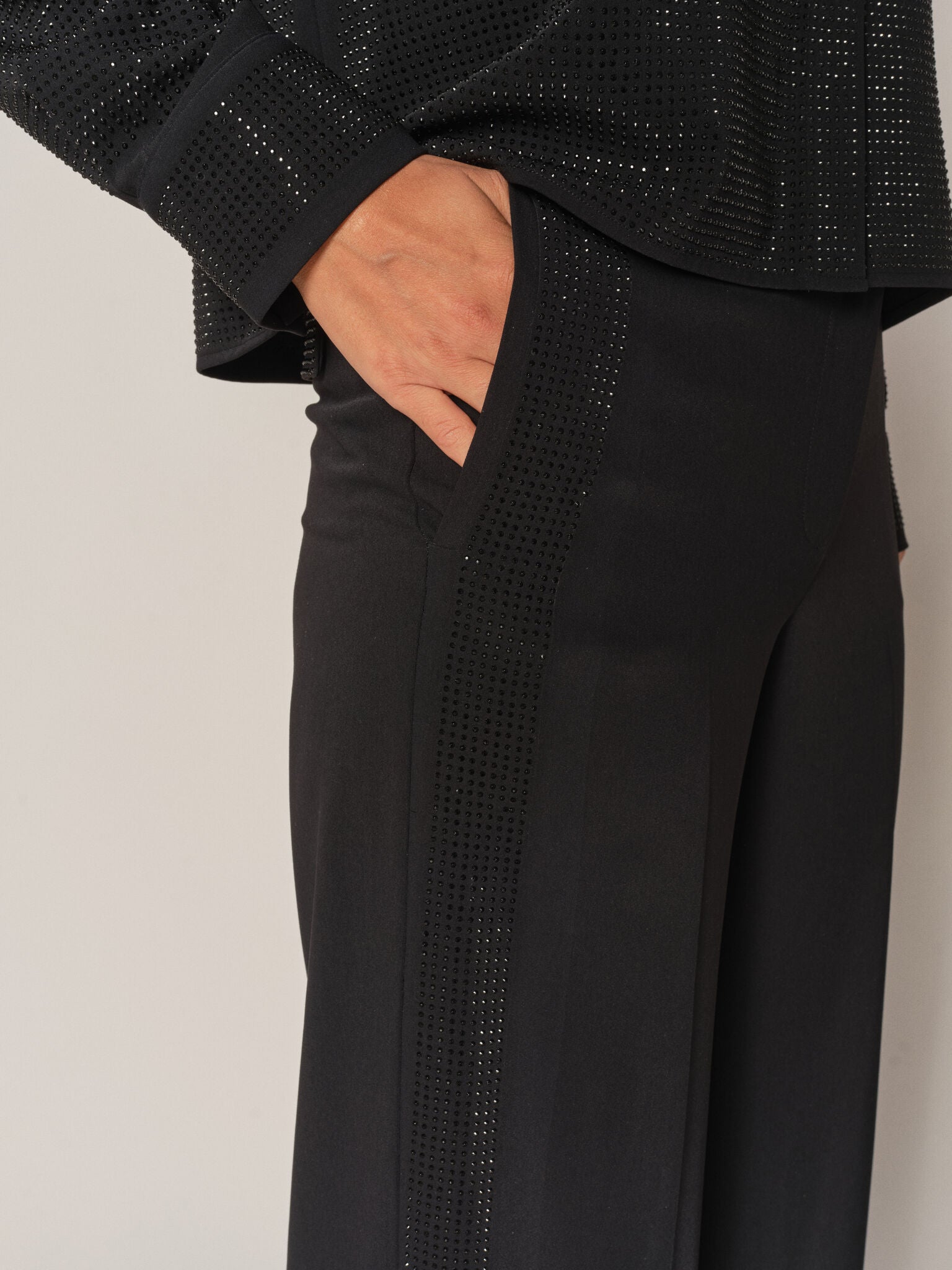 Modelshot / Black / Detail